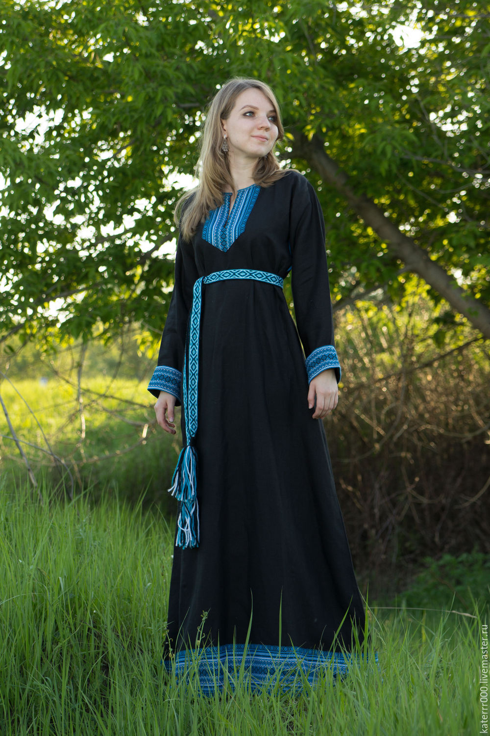 Women in Slavic costumes in Peshawar
