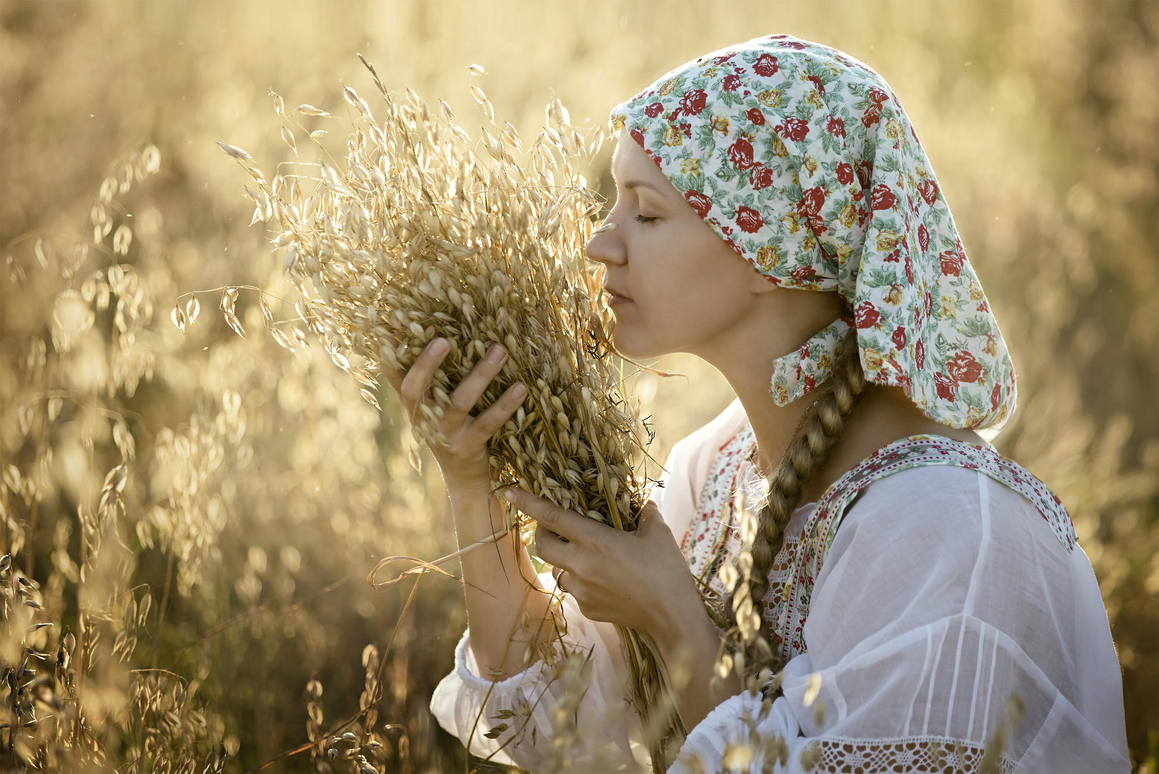 Photo Women in Slavic costumes in Peshawar