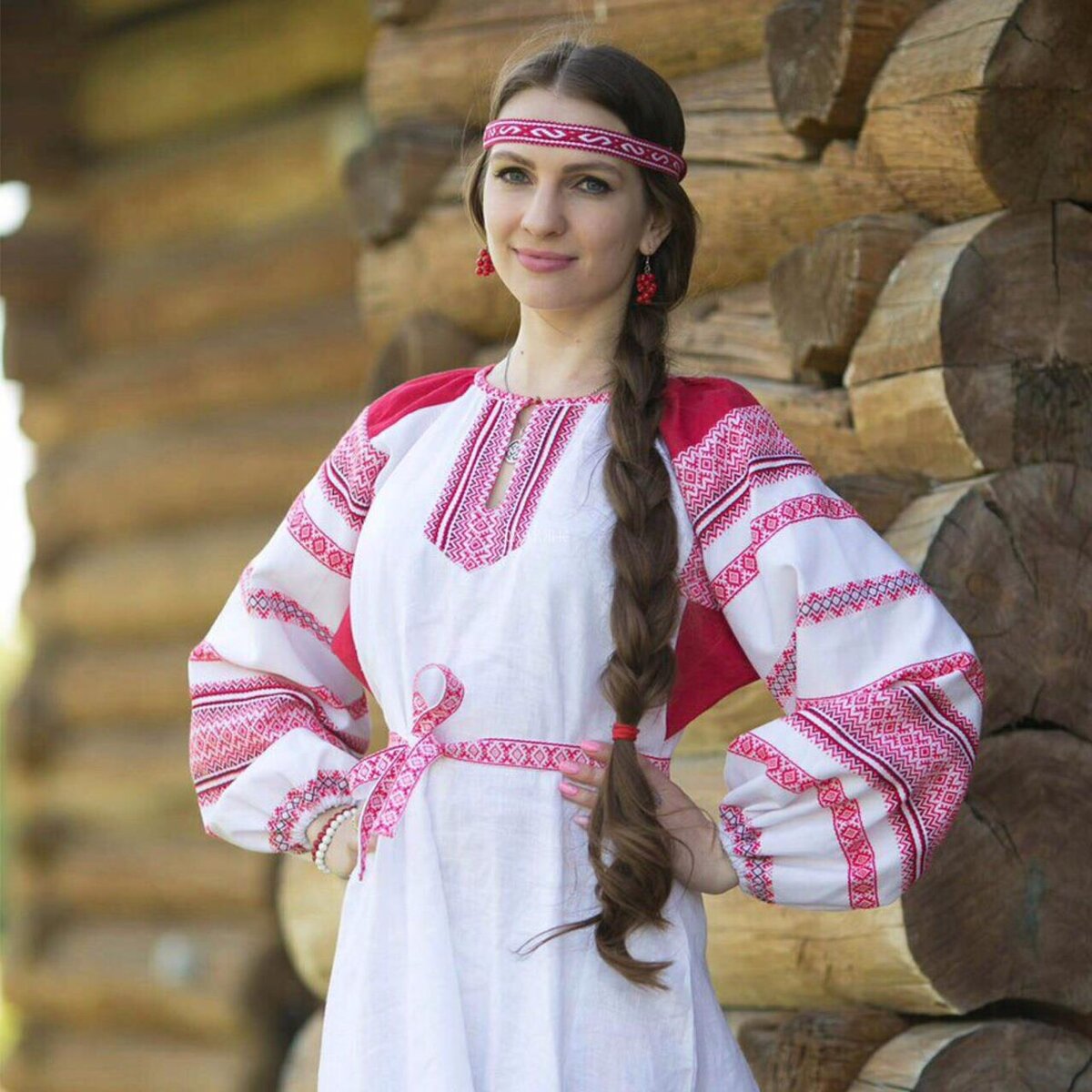Girls in Slavic costumes in Peshawar