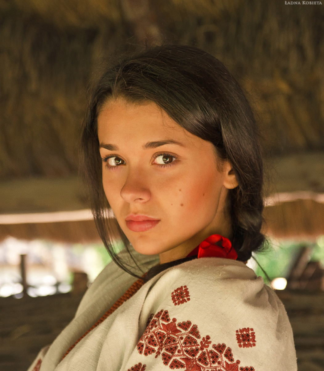 Girls in Slavic costumes in Peshawar