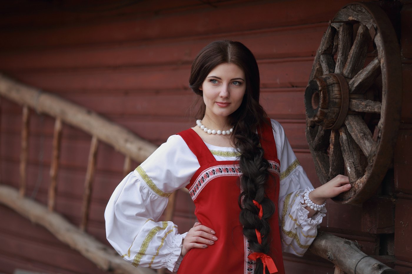 Girls in Slavic costumes in Peshawar