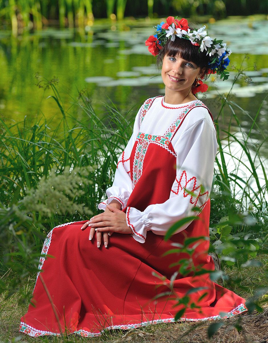 Beautiful girl Girls in Slavic costumes in Peshawar