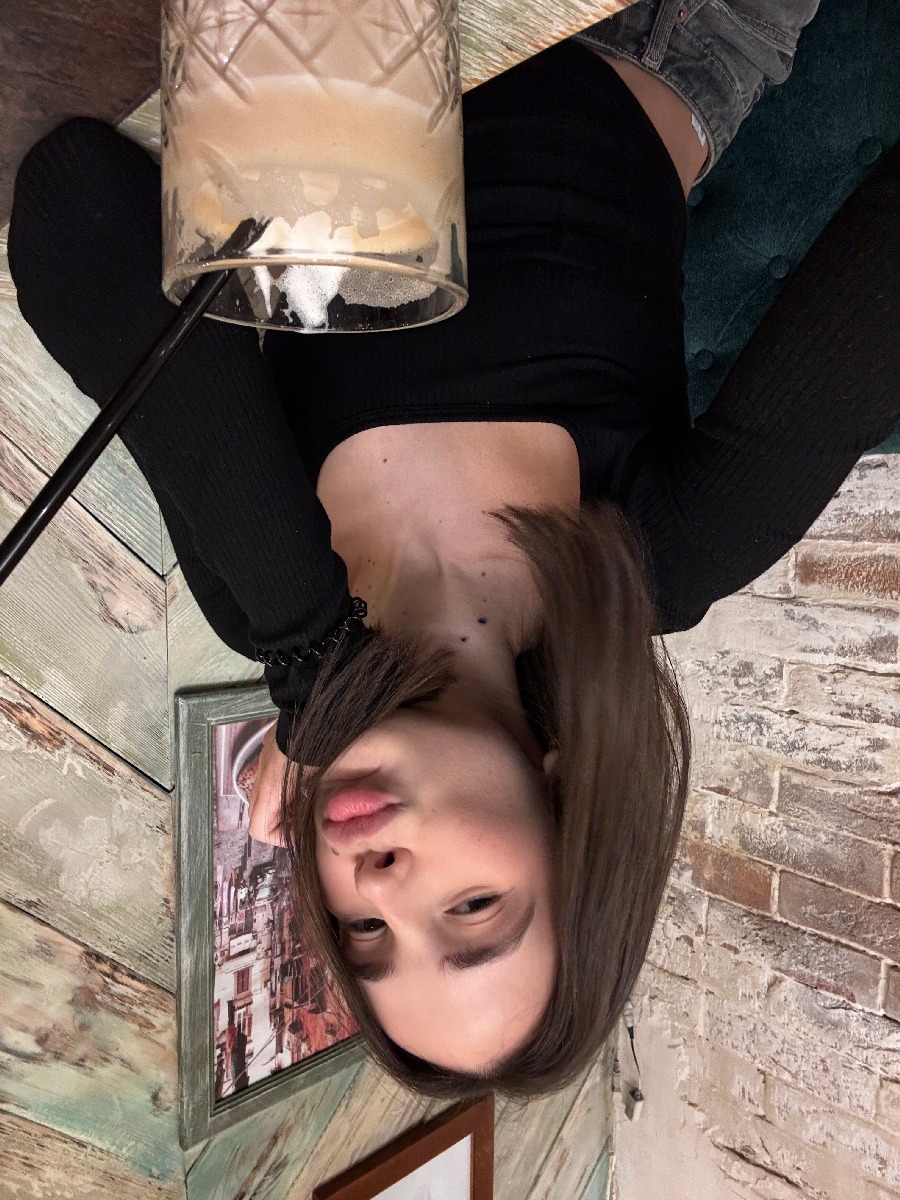 Fresh photos, fresh mood — Tina online in Peshawar